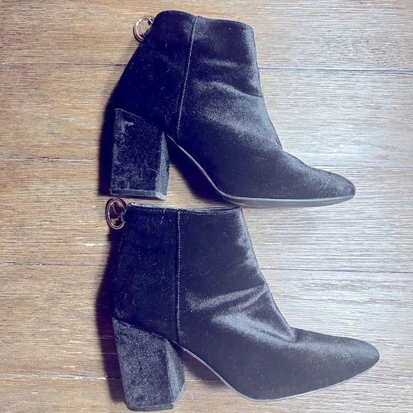 Like new Yoki Niya black ankle boots size 8.5 - Picture 6 of 10